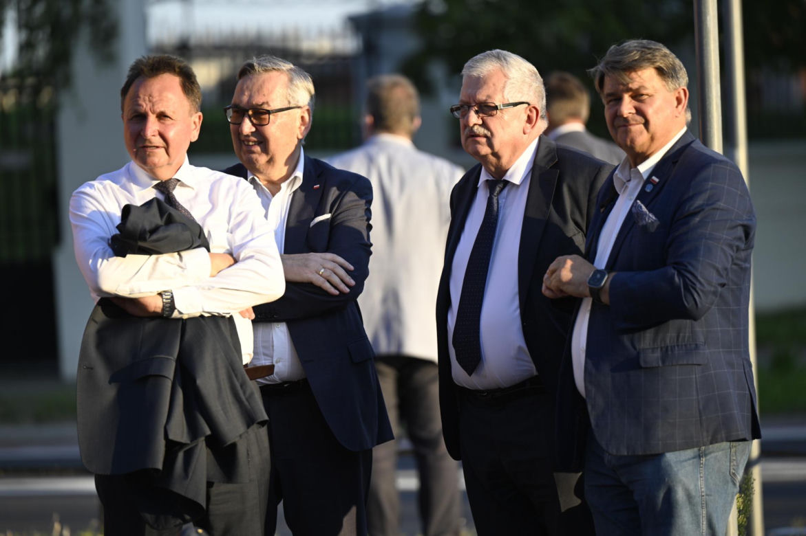 Kaczyński zwołał ważne posiedzenie PiS. Politycy już zjeżdżają na Nowogrodzką