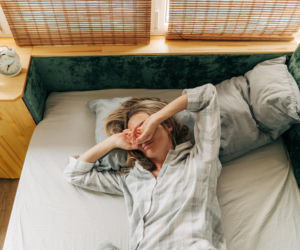 Śpisz długo, a rano brak ci sił? Nauka wskazuje jeden błąd, który niszczy regenerację Polek