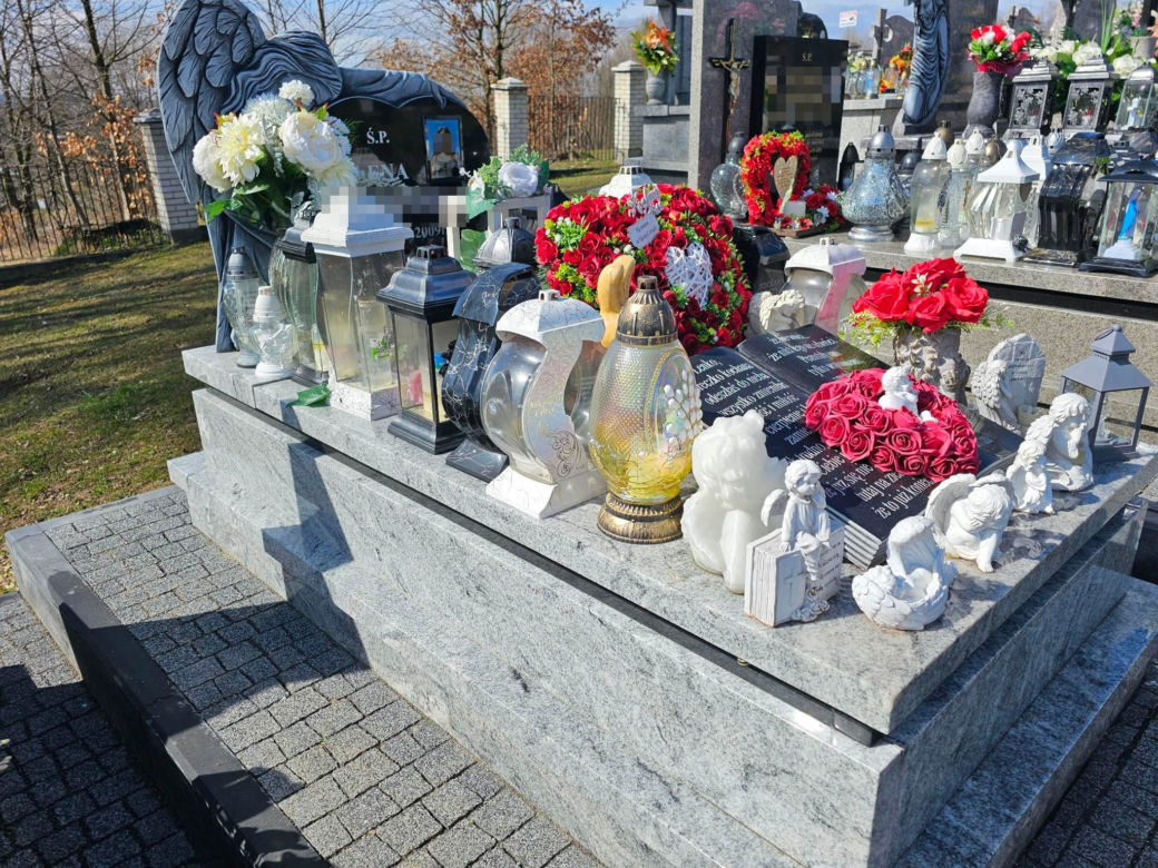 Wzruszający gest na grobie 12-latki: „Lenko, córeczko kochana, odeszłaś do nieba” 