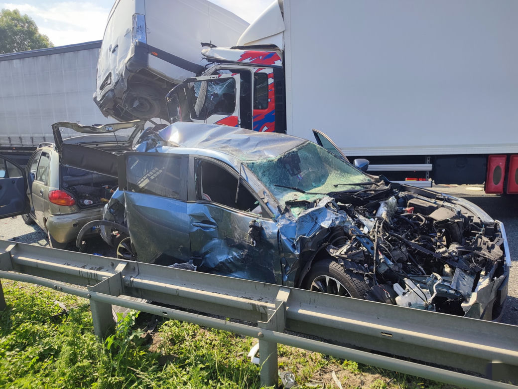 Potężny karambol na S8 pod Wyszkowem. Kilku rannych