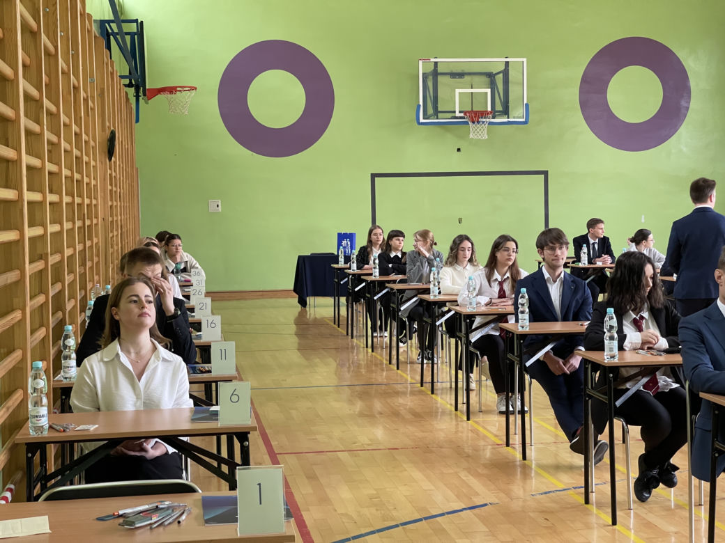 Matura 2023 z matematyki. Uczniowie z Krakowa rozpoczęli egzamin