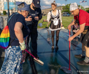 Skandal przy pomniku smoleńskim