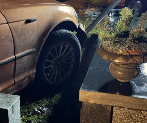 Uciekał przed policją i wjechał na cmentarz