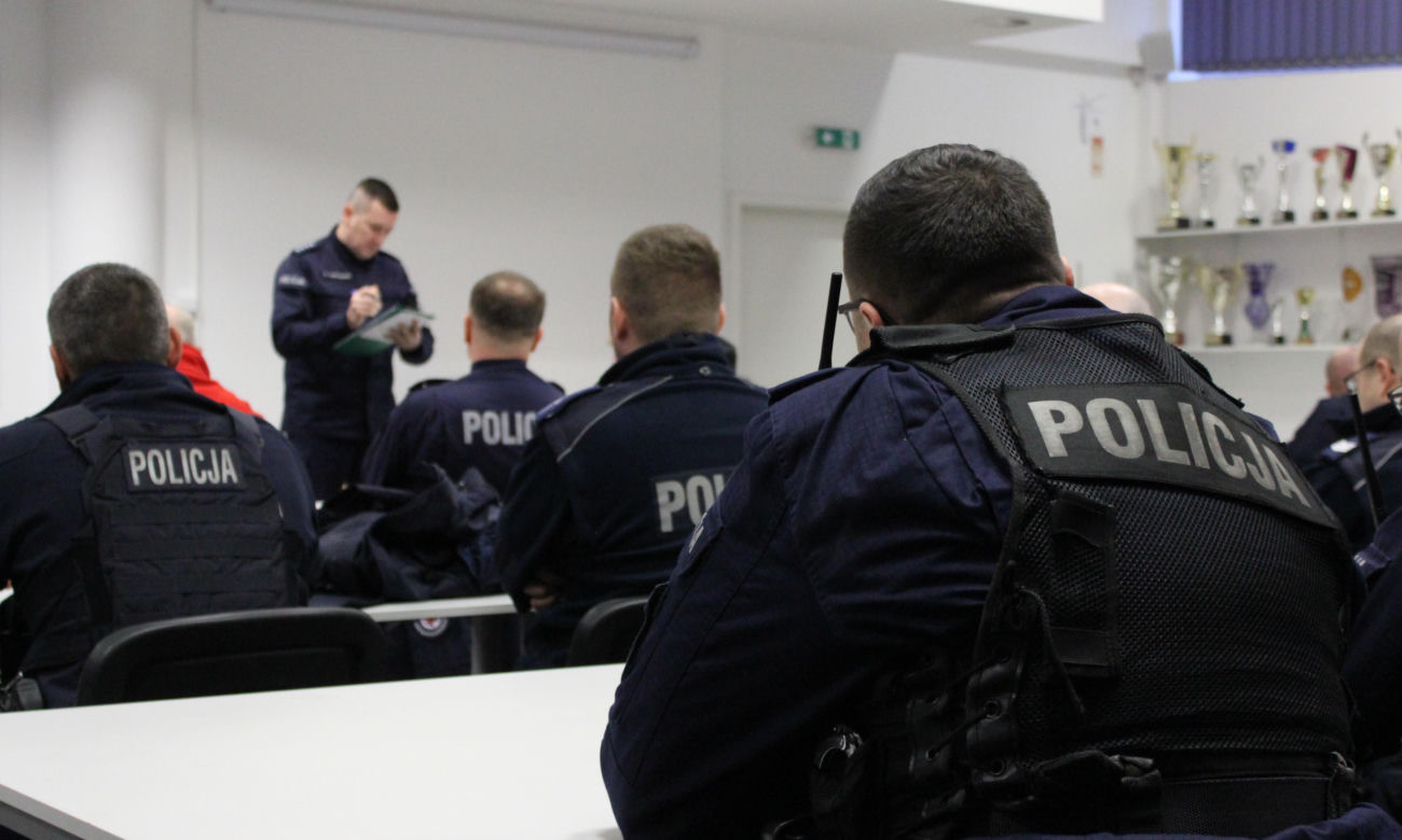 Policjanci szukają 16-latka, który skoczył z mostu drogowego w Toruniu