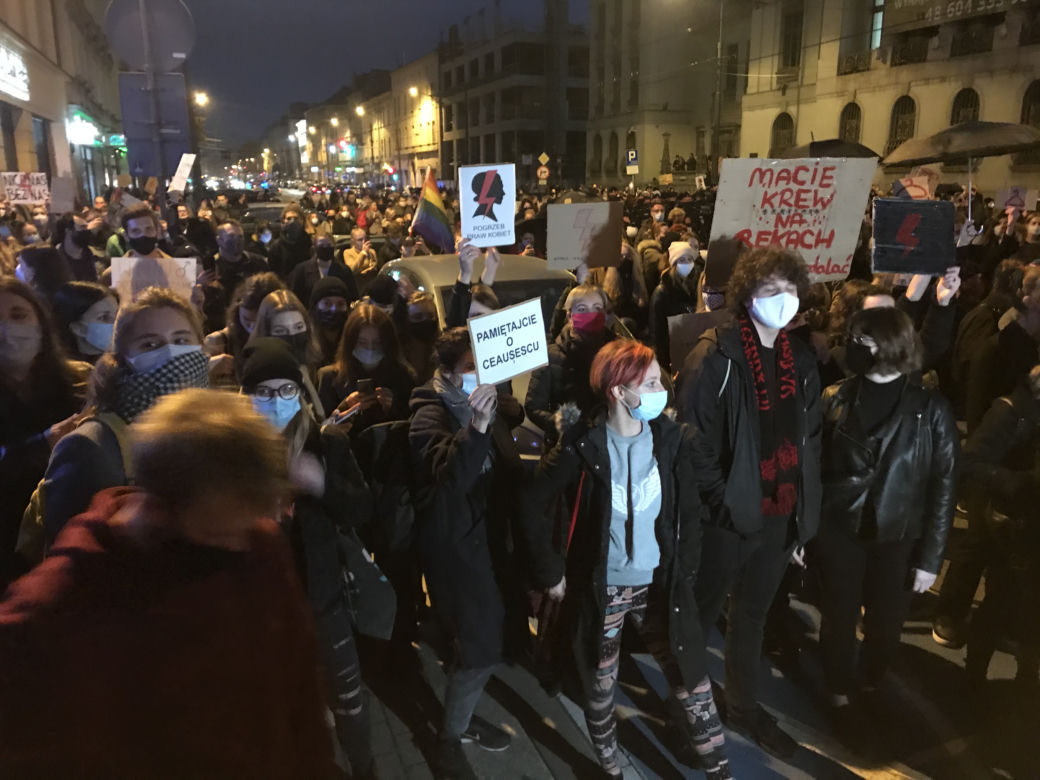 Protest kobiet w Katowicach. Tłumy strajkują przeciwko zakazowi aborcji