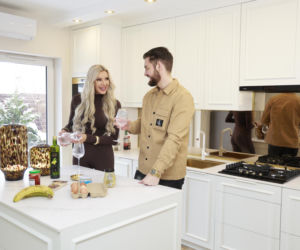 Lata temu wygrała Projekt Lady, teraz pokazała jak mieszka! Biel i złoto biją po oczach