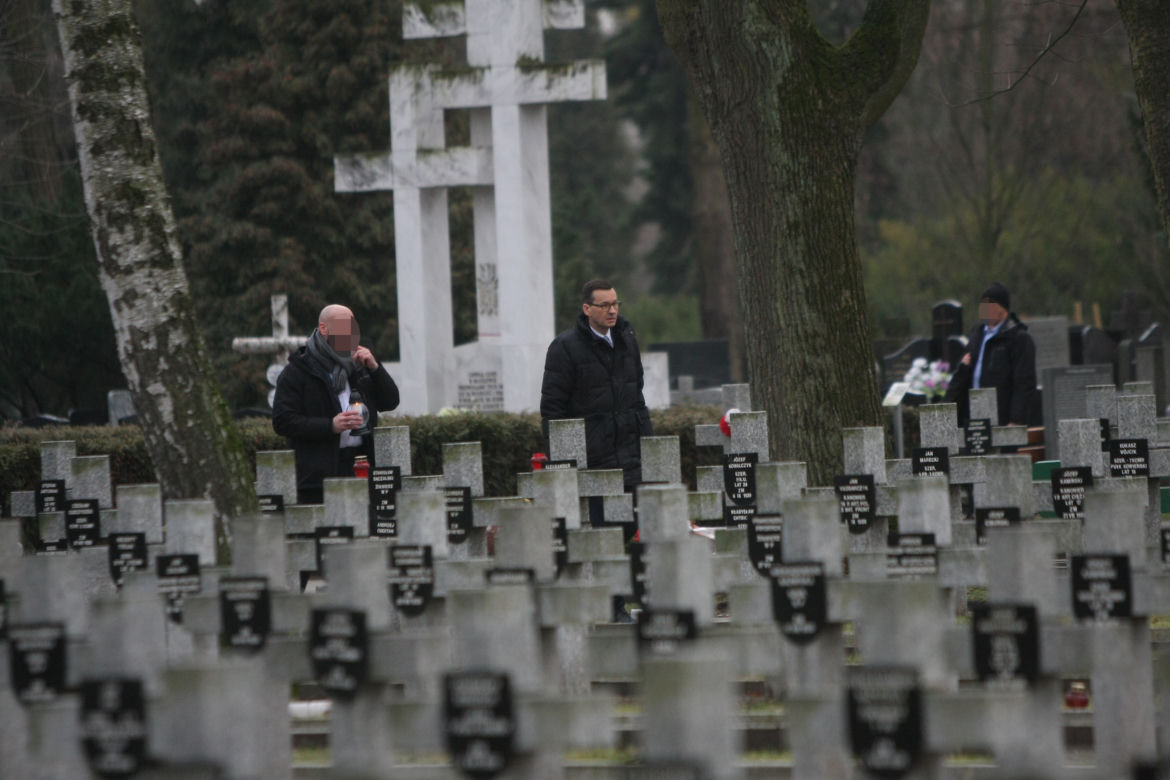 Premier modlił się przy grobie ojca