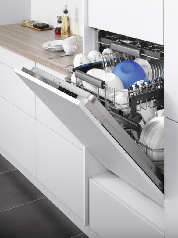 Zmywanie naczyń bez bólu pleców? Poznaj zmywarki ComfortLift®