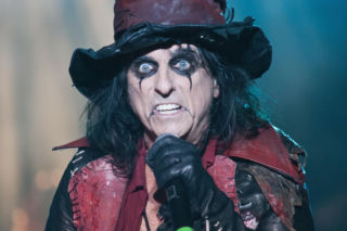 Gdy John Lennon mówił o polityce, Alice Cooper czuł, że robi mu się niedobrze. Miał dla fanów inną propozycję