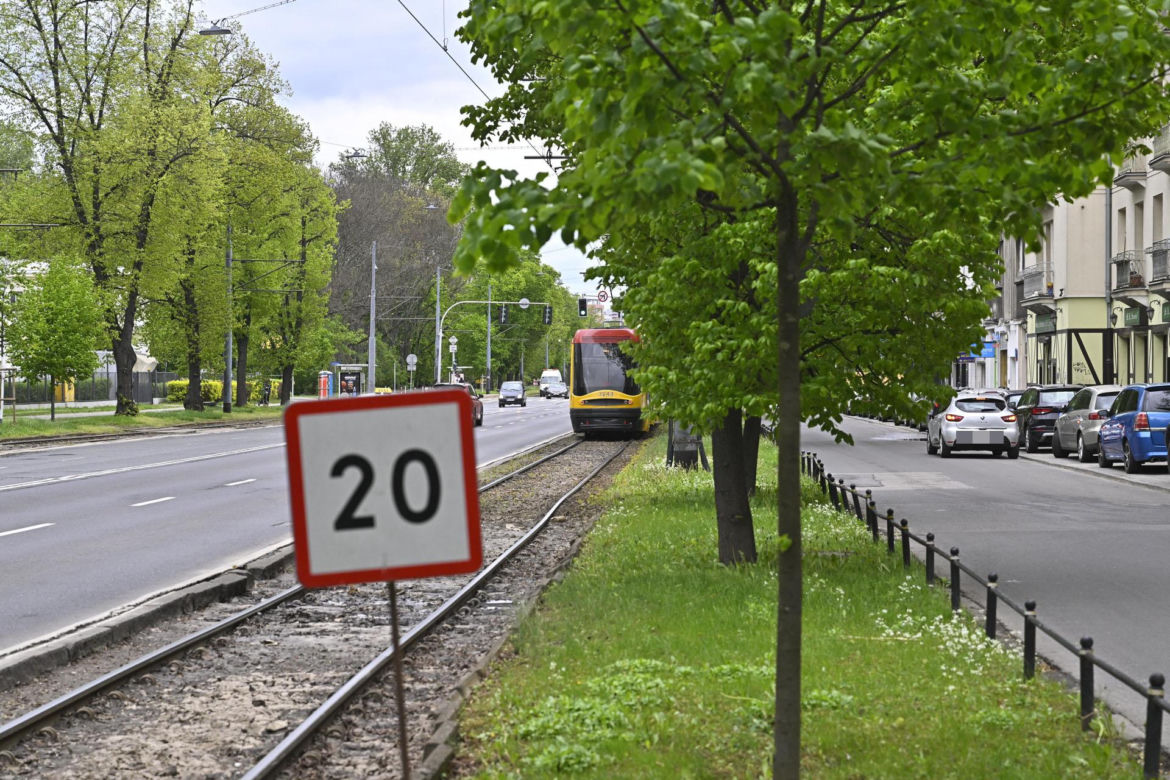 Katastrofalny stan torowiska na al. Waszyngtona. Tramwajarze naprawią tylko fragmenty 