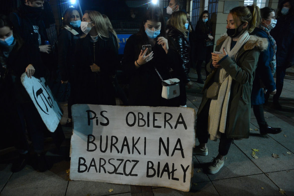 Transparenty na strajkach kobiet