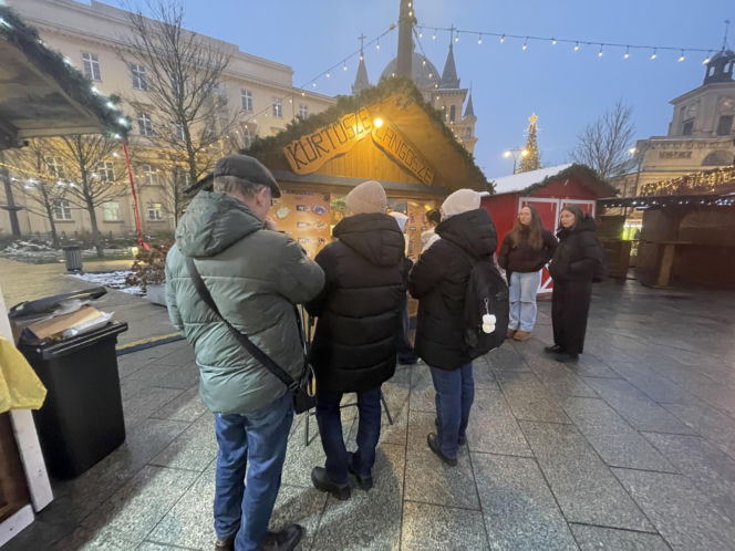 Pokémony, różowe gofry i zaskakujące różnice w cenach. Porównaliśmy łódzkie jarmarki