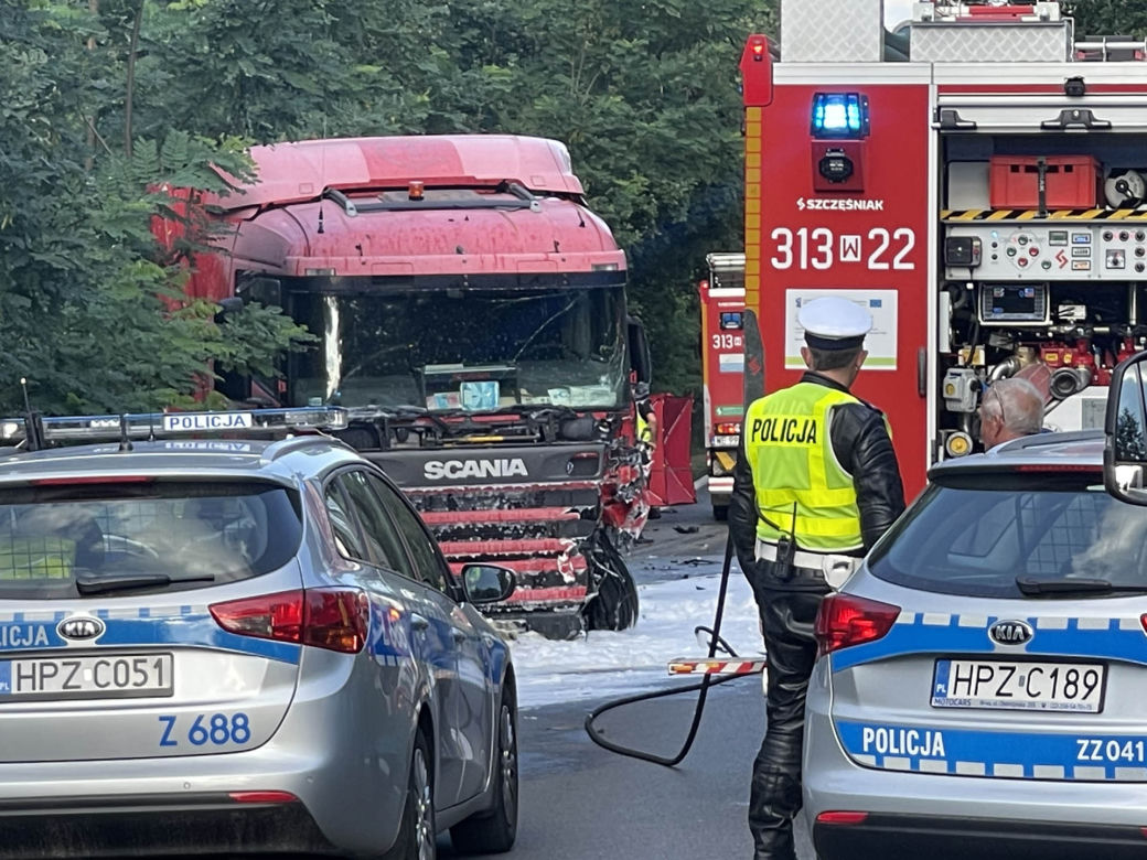 Śmiertelny wypadek w Wesołej. Czołowe zderzenie z ciężarówką 
