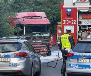 Śmiertelny wypadek w Wesołej. Czołowe zderzenie z ciężarówką 
