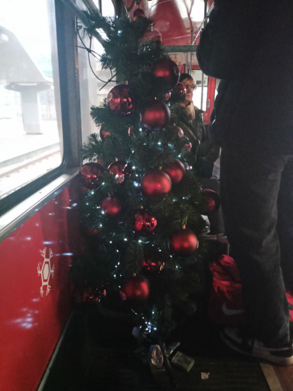 Świąteczny tramwaj KitKat w Poznaniu