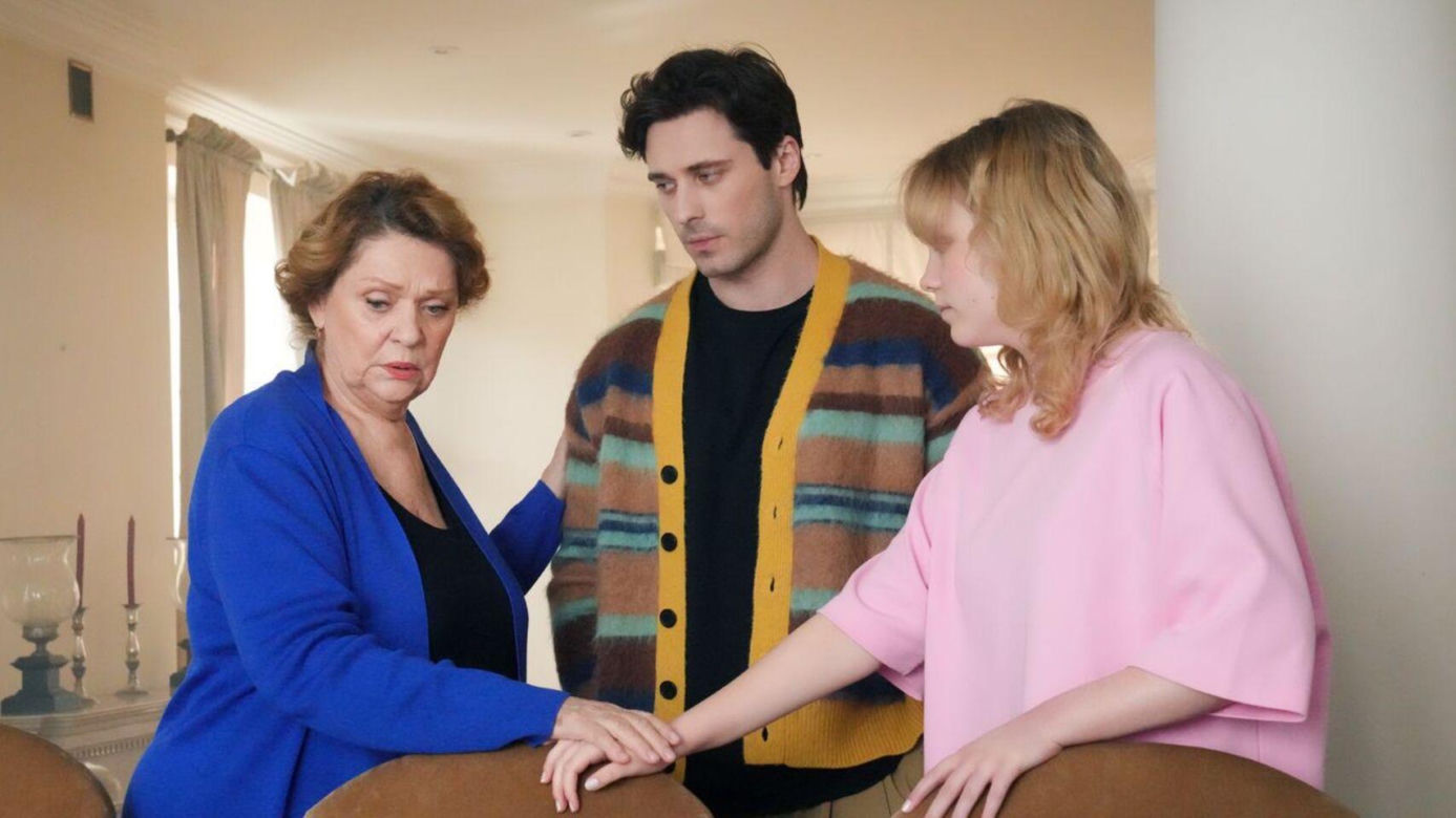 Barwy szczęścia odc. 3215. Józefina Rawiczowa (Elżbieta Jarosik), Cezary (Marcel Opaliński), Emilka (Jessica Frankiewicz)