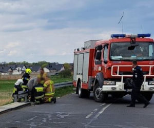 Pijany kierowca przebił barierki i spadł z mostu do rzeki