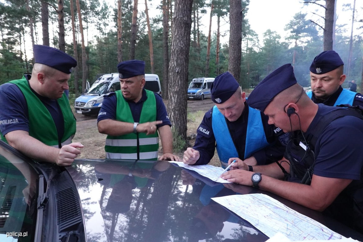 Policjanci z Rzeszowa jak z filmu Patryka Vegi. Zobaczcie zdjęcia z poligonu 