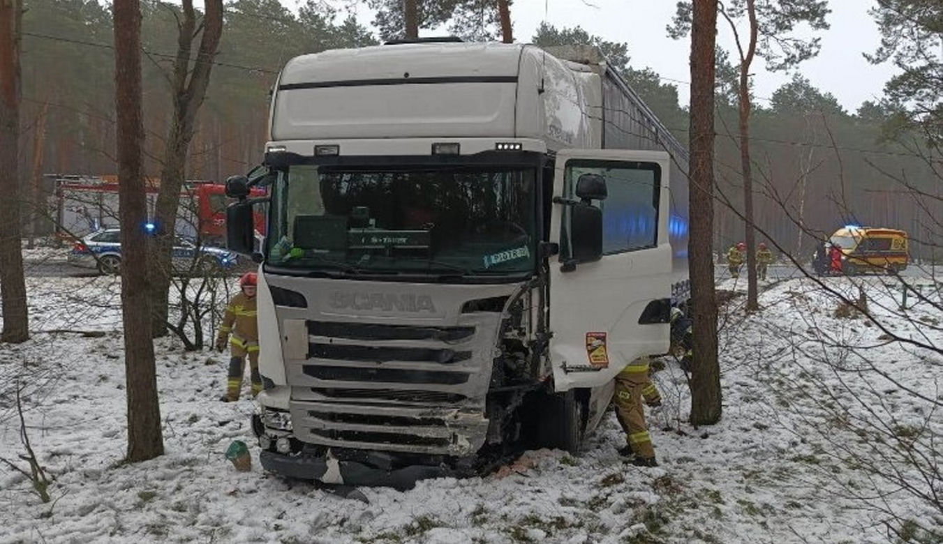 Wypadek śmiertelny pod Włocławkiem. Nie żyje kierowca osobówki