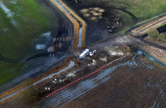 Awaria rurociągu tuż przy granicy z Polską