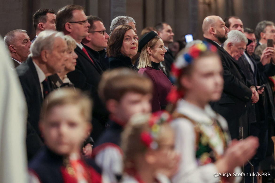 Marta Nawrocka w katedrze Notre Dame w Paryżu