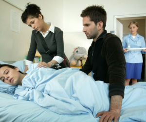M jak miłość. Kamil (Marcin Bosak), Magda (Anna Mucha), Kinga (Katarzyna Cichopek)