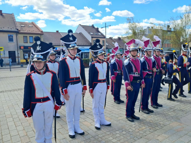 "Ślubuję!" – patriotyczne sceny na Rynku w Starachowicach