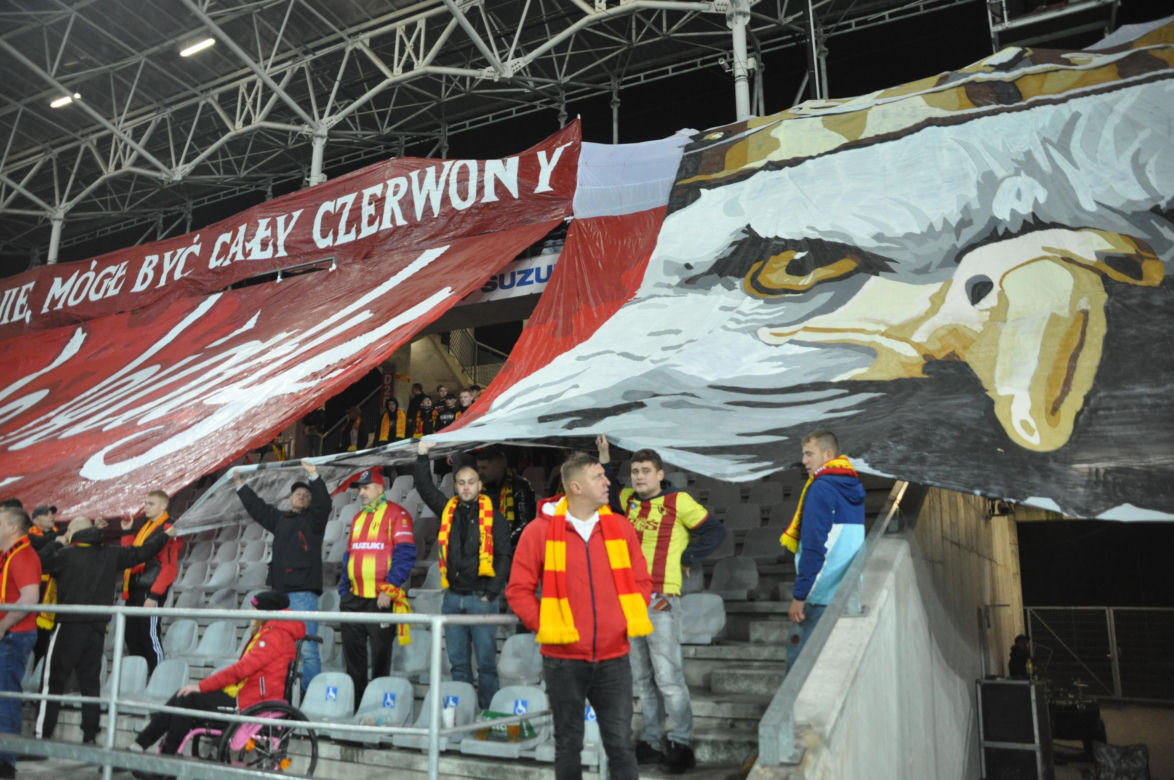 Żółto-czerwono na Suzuki Arenie! Zdjęcia kibiców na meczu Korona Kielce - Jagiellonia Białystok