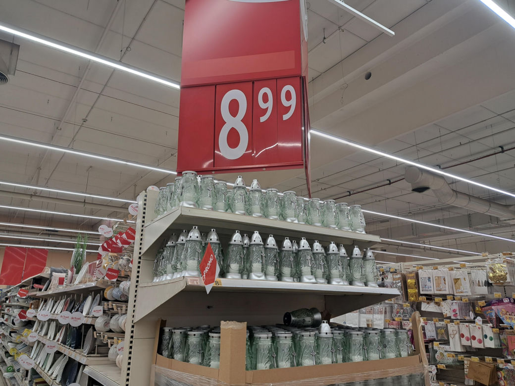 Wszystkich Świętych 2023. Ile trzeba zapłacić w Krakowie za znicze?