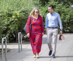 Posłanka Piekarska z Adrianem Witczakiem kupowali bransoletkę