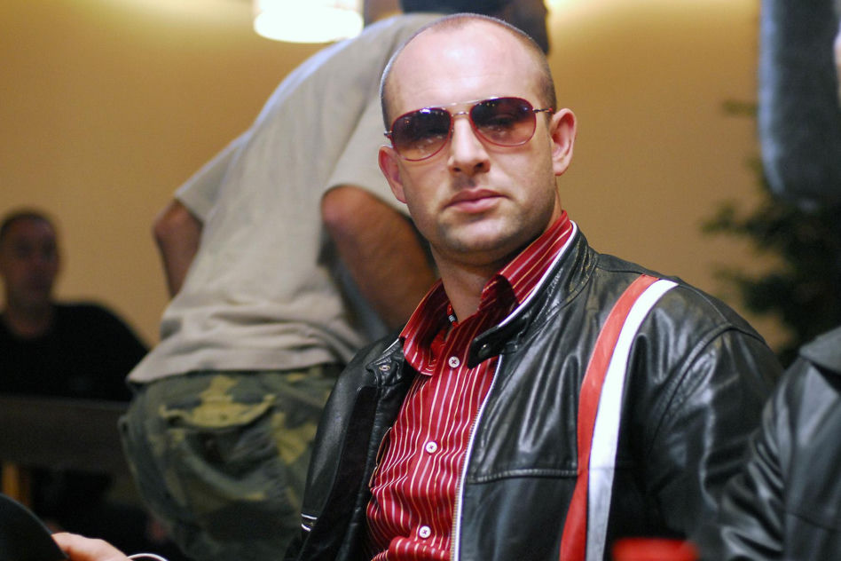 Od amanta z „Magdy M.” do twardziela z brodą. Tak przez lata zmieniał się Szymon Bobrowski
