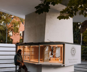 Poznajcie kawiarnie w modernistycznej bramie, która ma zaledwie 5 m² 