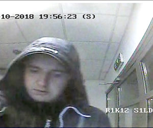 Policja w Łodzi poszukuje sprawcy usiłowania kradzieży pieniędzy z bankomatu przy ul. Zakładowej