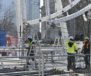 Dziwny obiekt w centrum Warszawy. Co tu powstaje? Stolica już stroi się na Boże Narodzenie!