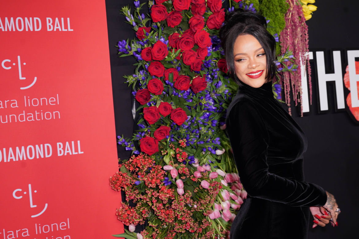 Rihanna została bohaterką narodową! Zastąpi królową Elżbetę II ?!