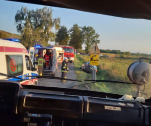 Mieszkanka Warszawy zjechała na przeciwny pas i doszło do tragedii! W pomoc zaangażowanych kilka szpitali i śmigłowiec [ZDJĘCIA]