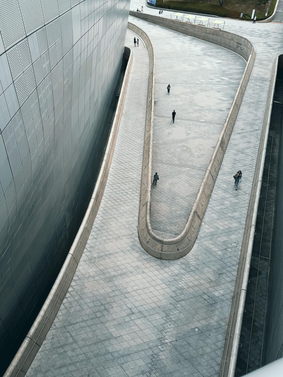 Zaha Hadid i jej Dongdaemun Design Plaza w Seulu