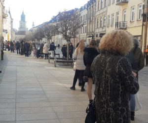 Lublinianie czekają nawet 1,5 godziny po pączki! [GALERIA]