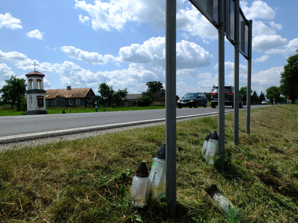 Radzyń Podlaski. Dzieci straciły ojca. W Jarosława uderzyła ciężarówka. Kierowca miał prowadzić transmisję na żywo