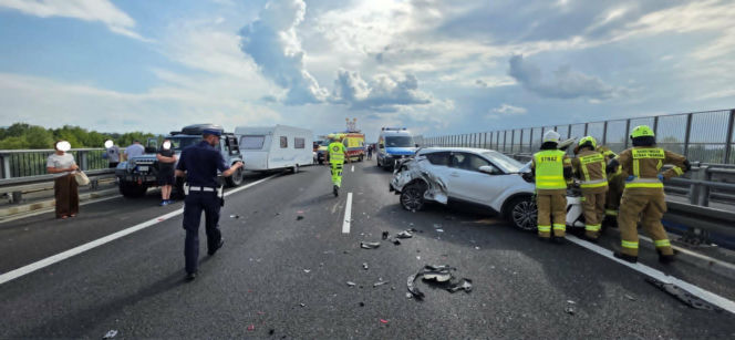 Karambol na autostradzie A4. Dwie kraksy całkowicie zablokowały trasę