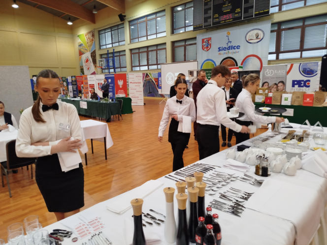 Już po raz ósmy w Siedlcach rywalizowali młodzi kelnerzy z całej Polski