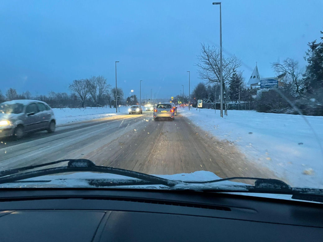 Śnieg na ulicach Nowego Sącz