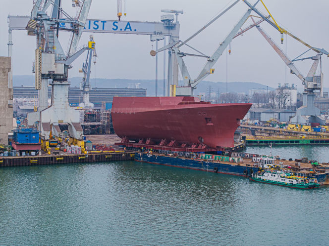 Transport bloku dziobowego pierwszej fregaty programu Miecznik - przyszłego ORP Wicher