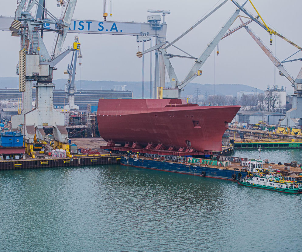 Transport bloku dziobowego pierwszej fregaty programu Miecznik - przyszłego ORP Wicher
