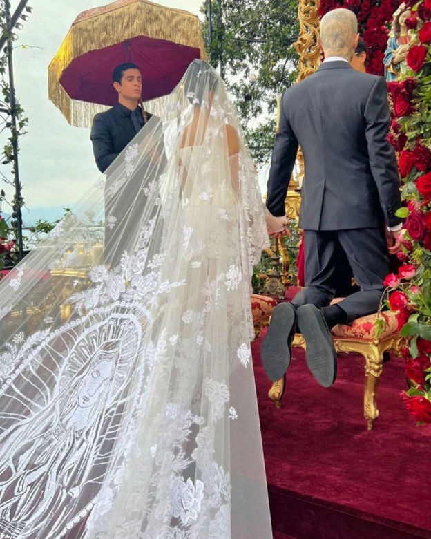 Ta sukienka przejdzie do historii. Kourtney Kardashian poszła w niej do ślubu!