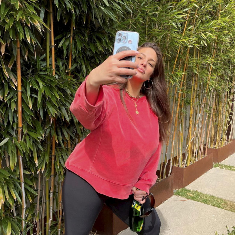 Ashley Graham trzy miesiące po ciąży. Odważne zdjęcia modelki plus size