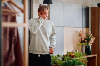 Na Wspólnej, odcinek 4171: Kariera Mariusza wisi na włosku. Mężczyzna ucieka w alkohol i odsuwa się od Oli