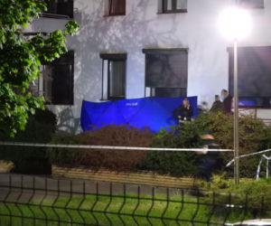 Roman mieszkał z rozkładającym się ciałem brata. Kiedy pojawiły się służby, skoczył z okna i zginął