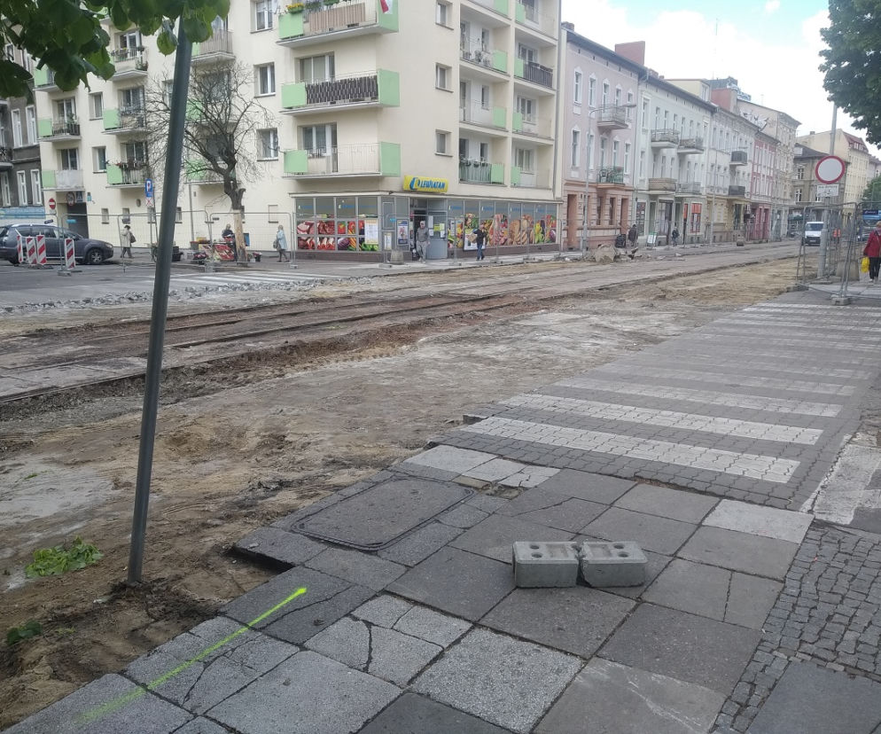 Prace przy Chrobrego trwają od kilkunastu dni. 