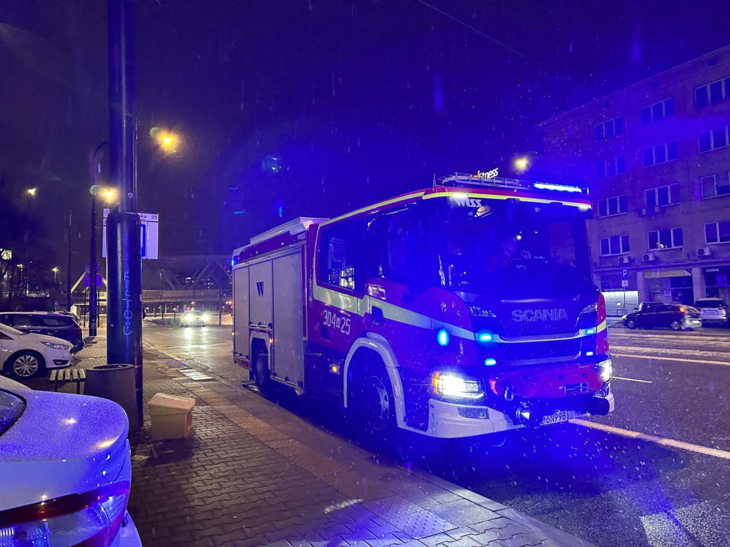 Spadł z drabiny i zginął. Tragiczny wypadek w pubie w Warszawie. Nie żyje 46-letni mężczyzna